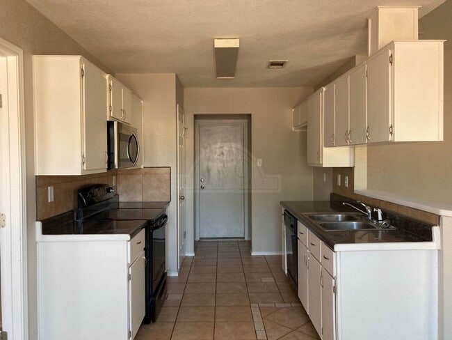 Building Photo - 4507 Lonesome Dove Dr