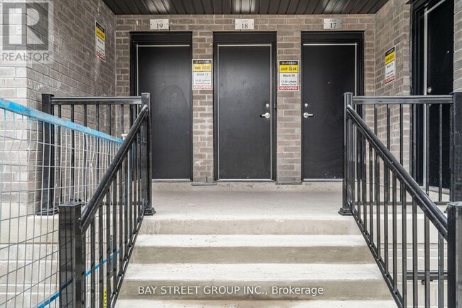 Building Photo - 22 Lytham Grn Cir