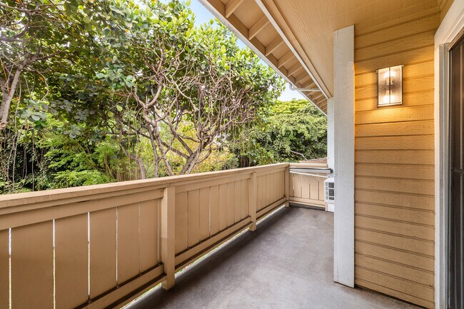 Building Photo - 393 Mananai Pl