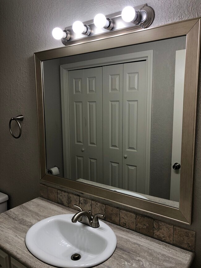 Foto del edificio - 828 Hardy Springs Cir