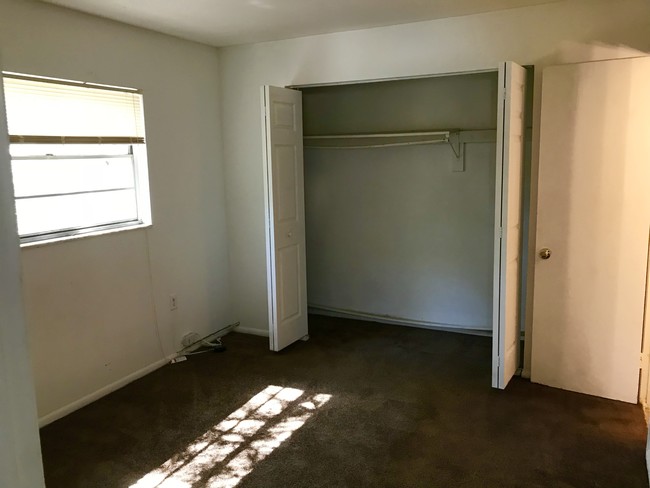 Building Photo - 13624 N 15th St