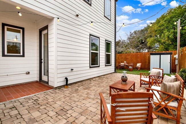 Foto del edificio - 6635 T C Jester Blvd