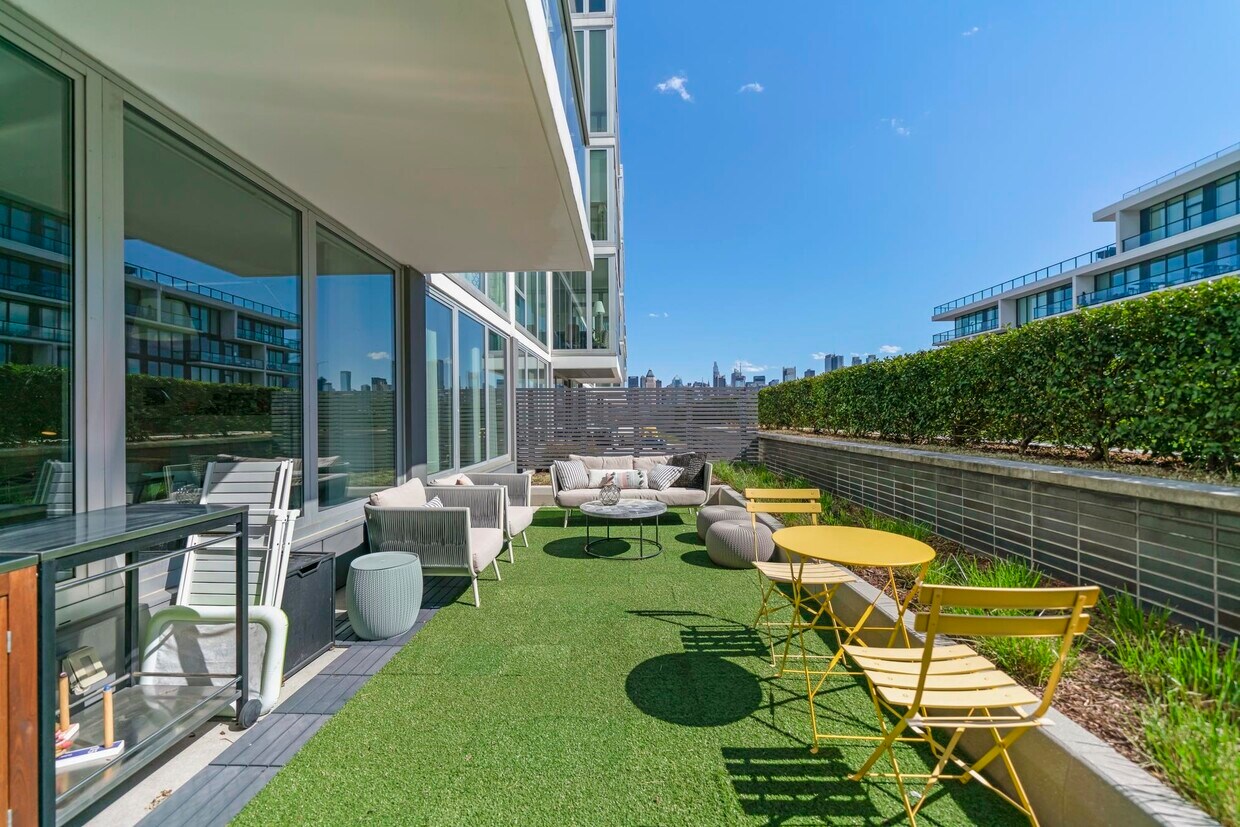 1000 Ave at Port Imperial Unit 313, Weehawken, NJ 07086 Condo for