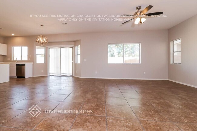 Foto del edificio - 1421 S 123rd Dr