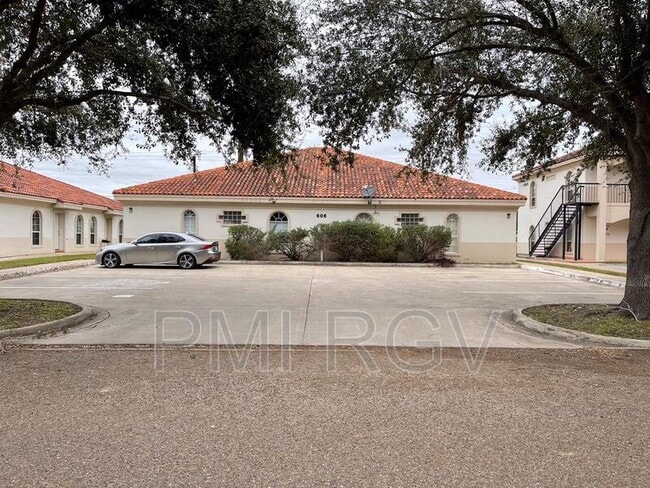 Building Photo - 606 Buena Vista Dr