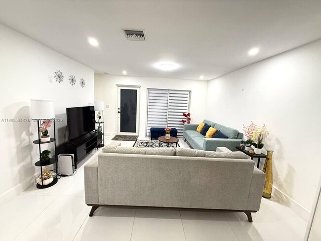 Foto del edificio - 10730 NW 7th St