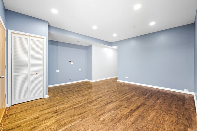 Building Photo - 6312 N Fairfield Ave