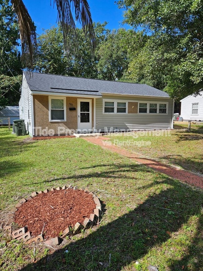 Building Photo - 5821 Robinhood Dr