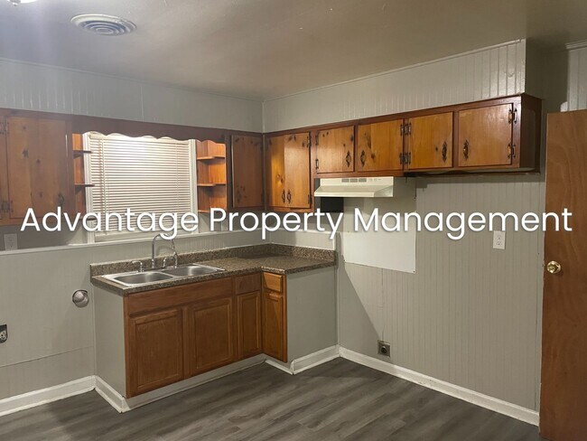 Building Photo - Very Nice Newly Renovated Home in Frayser