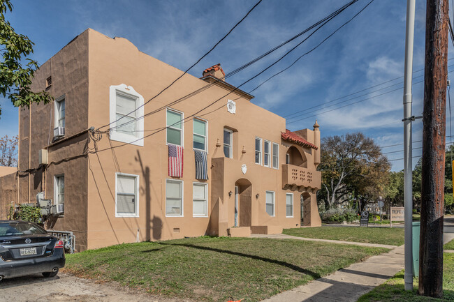 Building Photo - 403 W Hollywood Ave