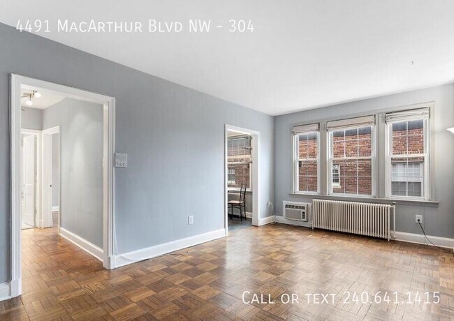 Foto del edificio - 4491 MacArthur Blvd NW