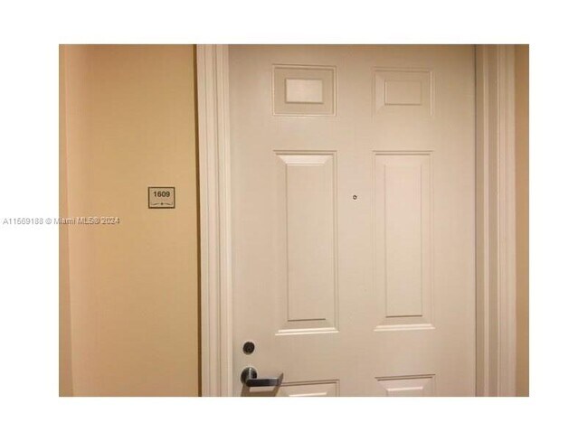 Foto del edificio - 3232 SW 22nd Terrace
