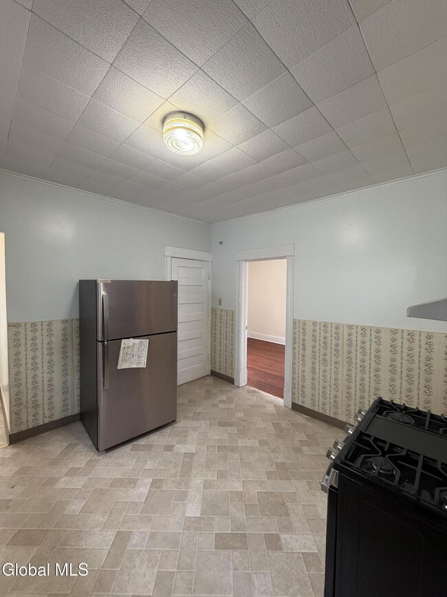 Building Photo - 1111 Parkwood Blvd