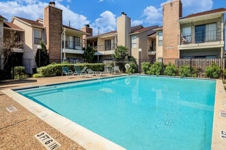 Building Photo - 1818 Augusta Dr