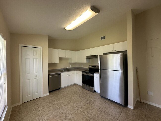 Foto del edificio - Charming 2-Bed, 2-Bath Home on Foxwood Dri...