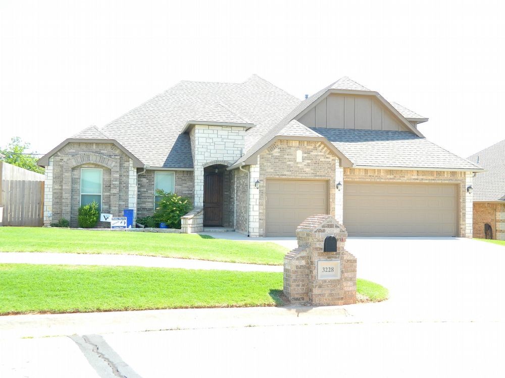 Beautiful 3 bed with office bonus room. - Beautiful 3 bed with office  bonus room.