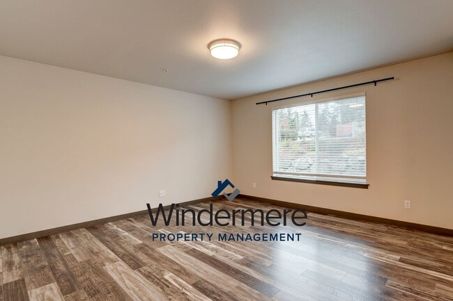 Building Photo - 3 Bedroom, 2 Bath Condo in Summerwind Community