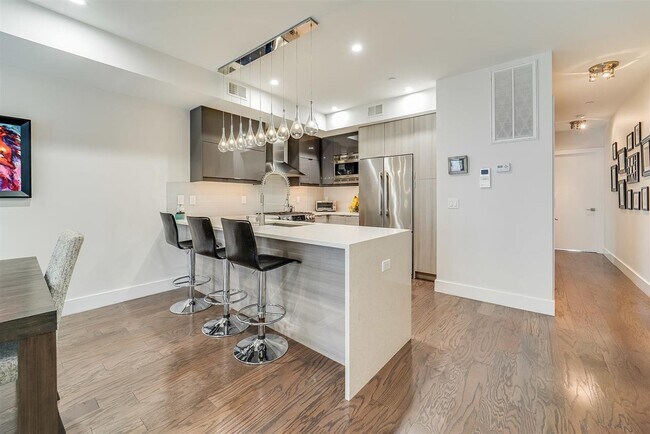 Foto del edificio - 618 Madison St