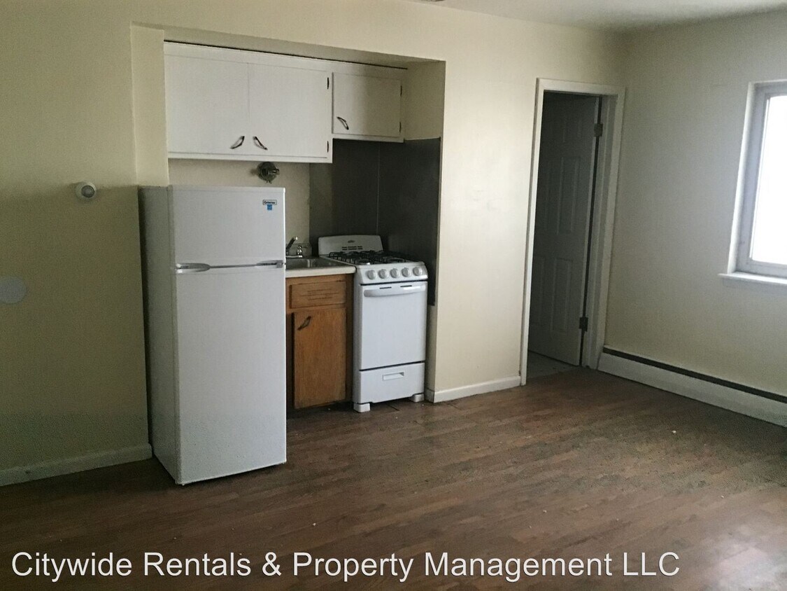 Primary Photo - 2528 W Wells St