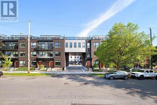 Photo du bâtiment - 15 Brenthall Ave