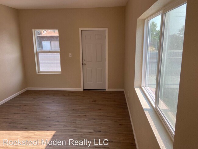 Building Photo - 1 br, 1 bath House - 318 E Front St