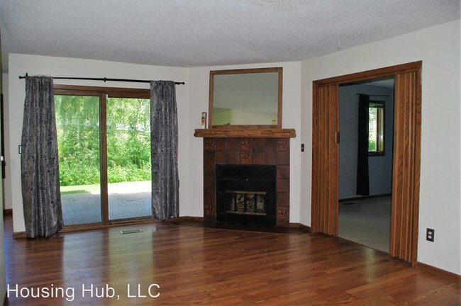 Building Photo - 6095 Courtly Alcove