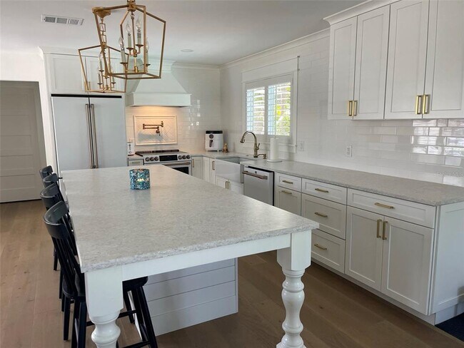 Building Photo - 1833 Pandora Dr