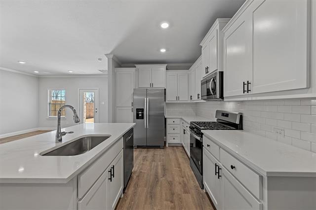 Foto del edificio - 340 Lakeside Dr