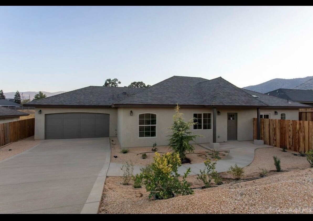 20920 White Pine Dr, Tehachapi, CA 93561 House Rental in Tehachapi