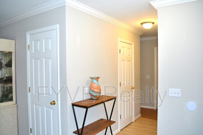 Foto del edificio - 29 Woodland Hills Dr