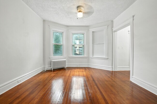 Foto del edificio - 97 Hopkins Pl