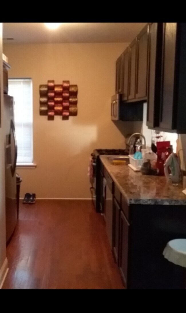 Kitchen - 2319 E 70th Pl