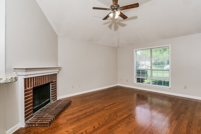 Foto del edificio - 3846 Walden Meadow Dr