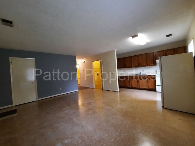 Foto del edificio - 307-309 Lyles Street Outside CoC - TMS0046...