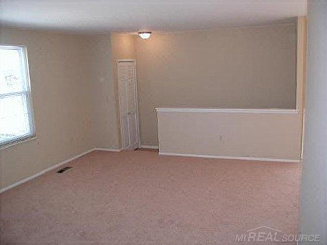 Building Photo - 24035 Meadowbridge Dr
