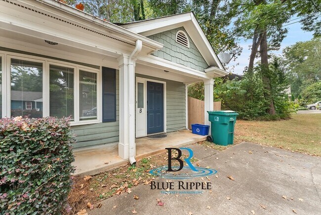 Building Photo - Spacious 3BR/2Bth Prime Smyrna Location on...