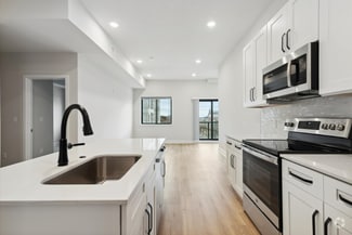 Building Photo - 2701 Tulip St