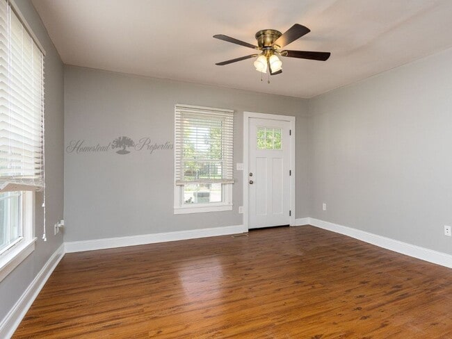 Building Photo - Updated 1 Bed / Bath Duplex on Lamont