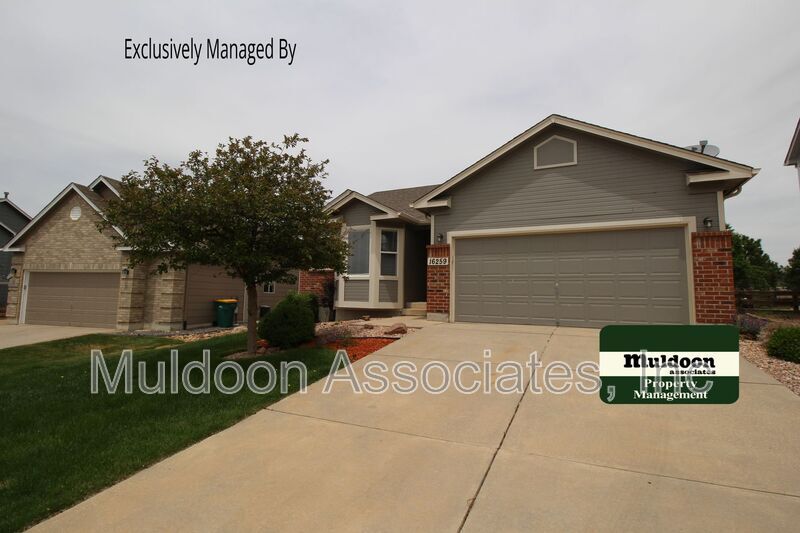 Foto principal - 16259 Windy Creek Dr