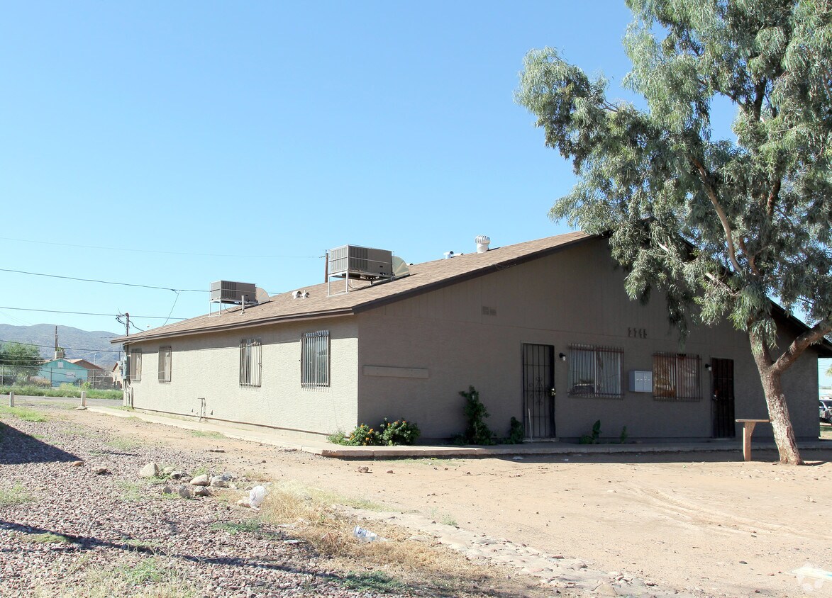 Building Photo - 2749 E Chipman