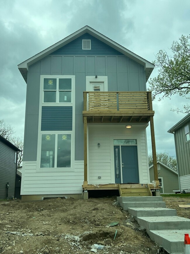 Photo - 2024 Columbia Ave Apartment