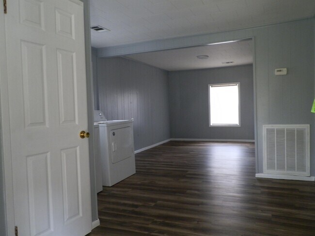 Foto del edificio - 1505 W Main St