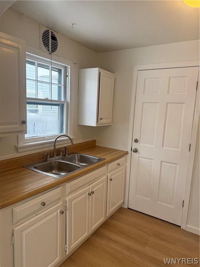 Foto del edificio - 156 Hoover Ave