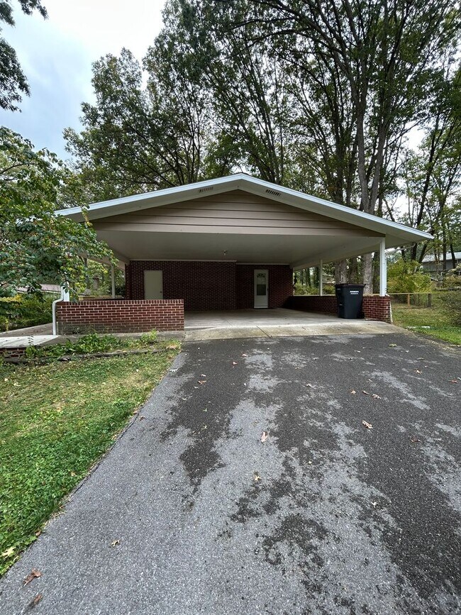 Foto del edificio - Charming 3 Bedroom Brick Ranch in Park Forest