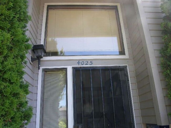 Foto del edificio - N Tacoma 3bdr 2.5 bath home w/ VIEW of Mt Rainer