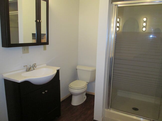 Foto del edificio - 2529 Bainbridge Ave