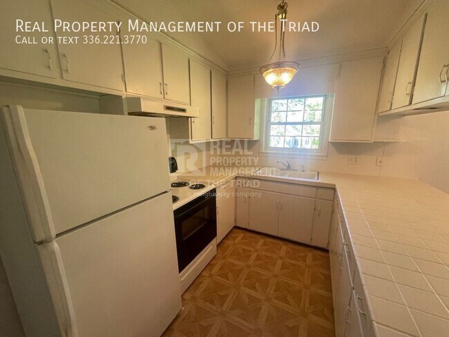 Building Photo - 2bd/1ba Duplex Unit in Winston Salem w/ Wa...