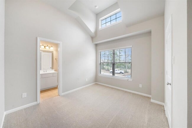 Building Photo - 355 Biltmore Loop