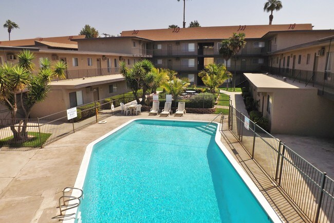 University Garden Apartments Riverside / University Riverside Gardens