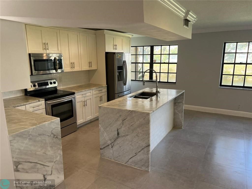 Foto principal - 9015 W Sunrise Blvd